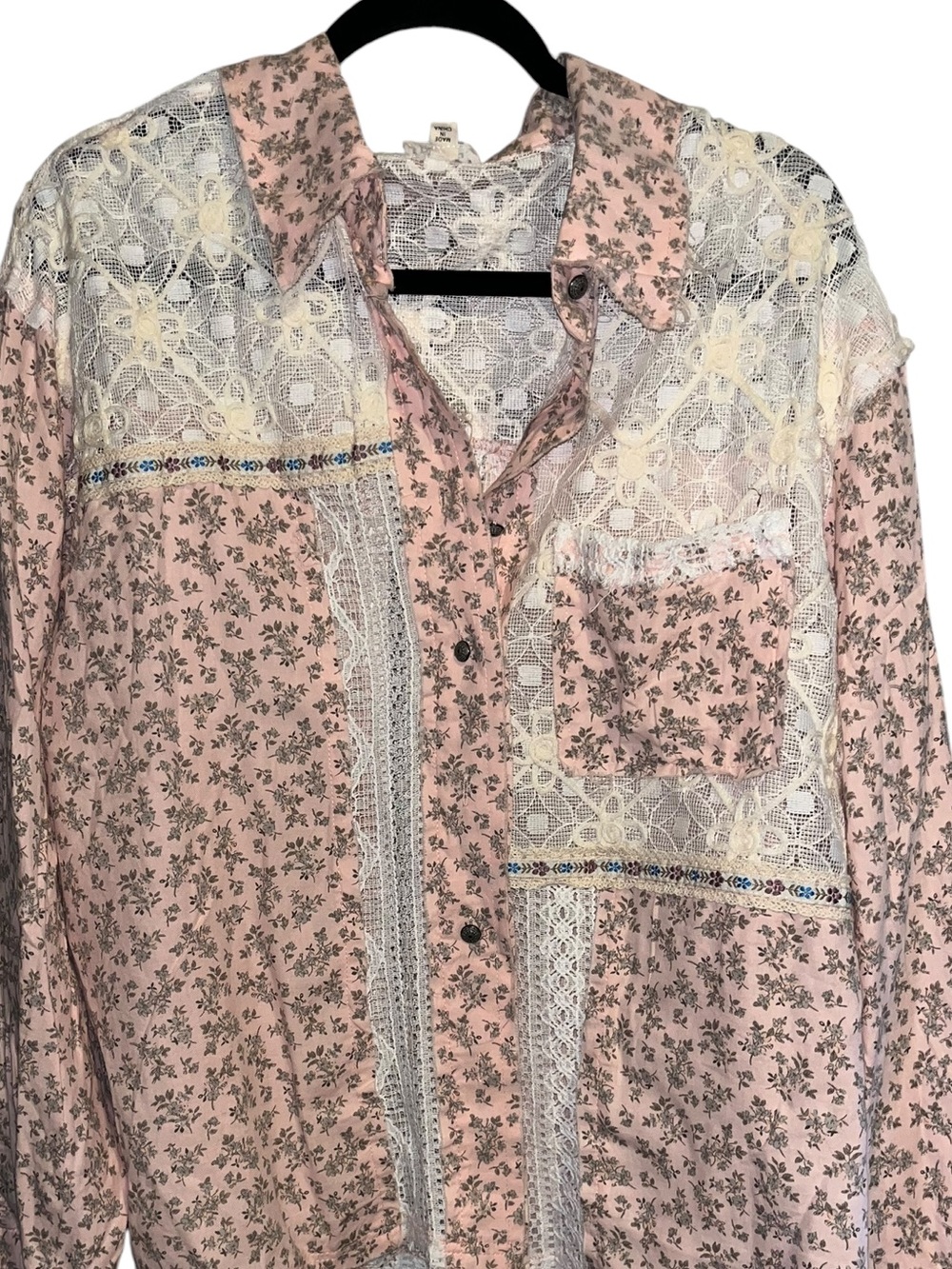 POL Large Blush Floral Lace Button-Down Top - Picture 3 of 6